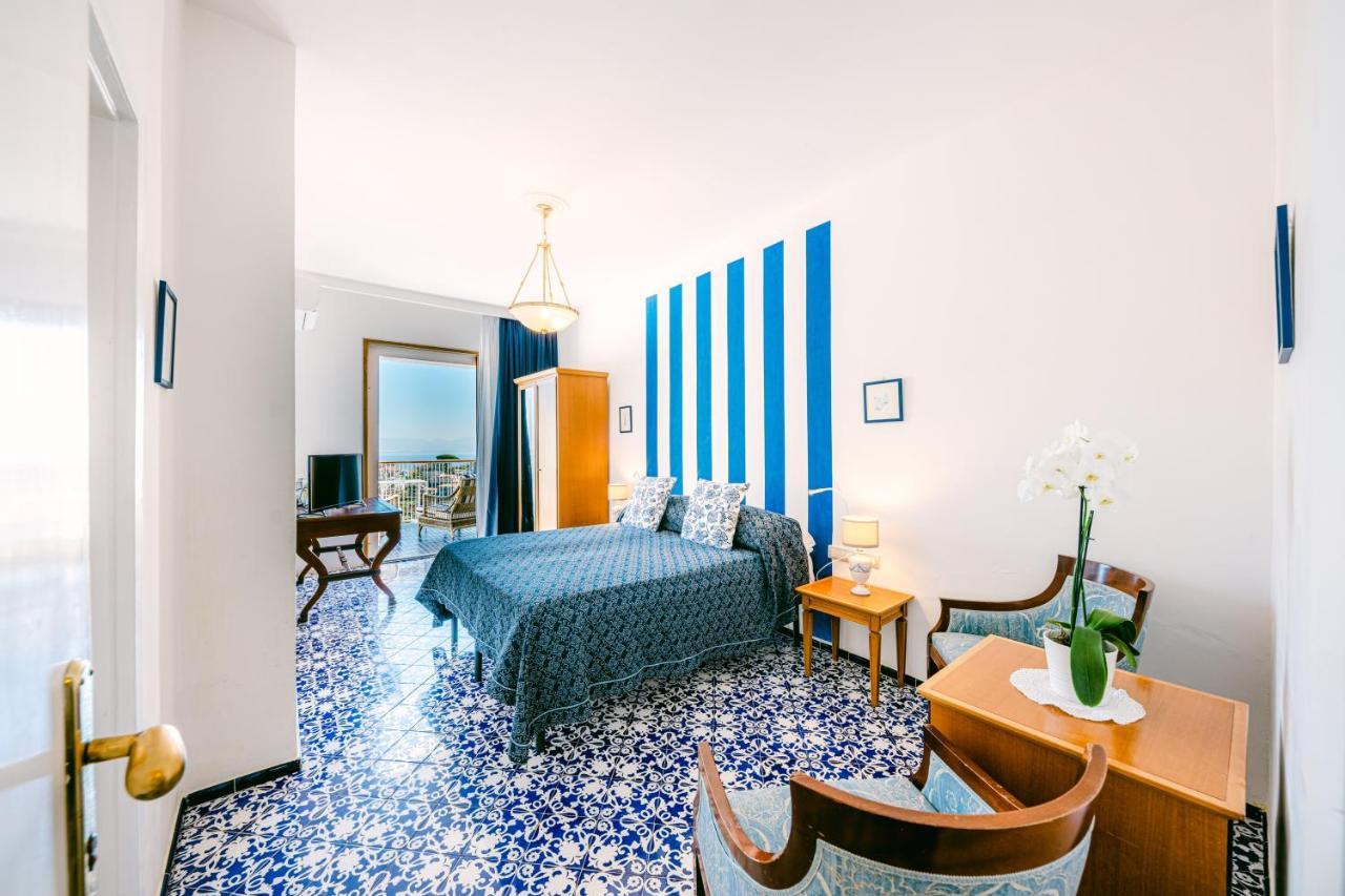 Zi'ntonio Hotel