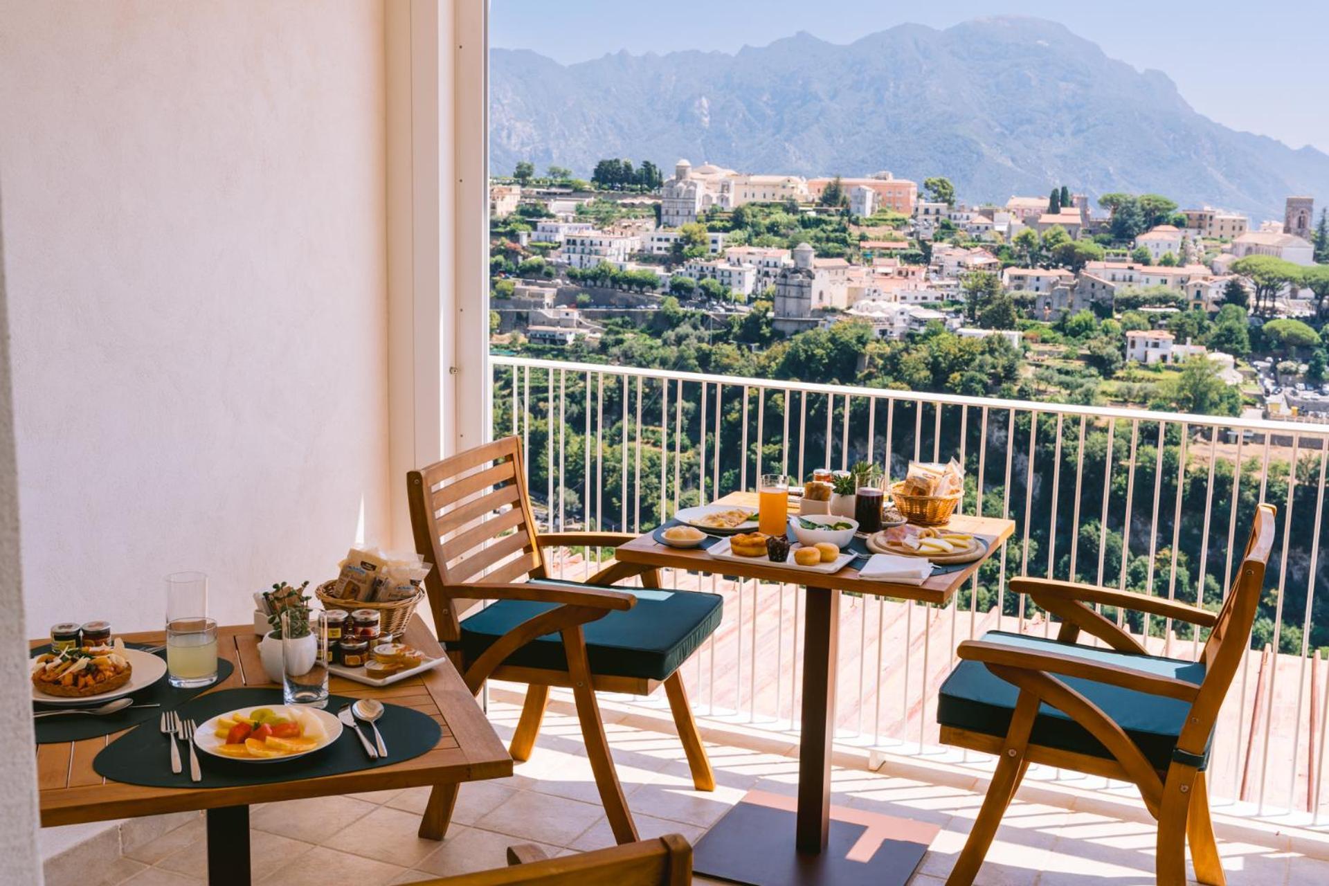 Zi'ntonio Hotel 3*